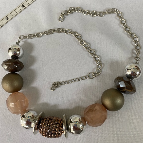 Neutral tone bead statement necklace - Picture 6 of 7